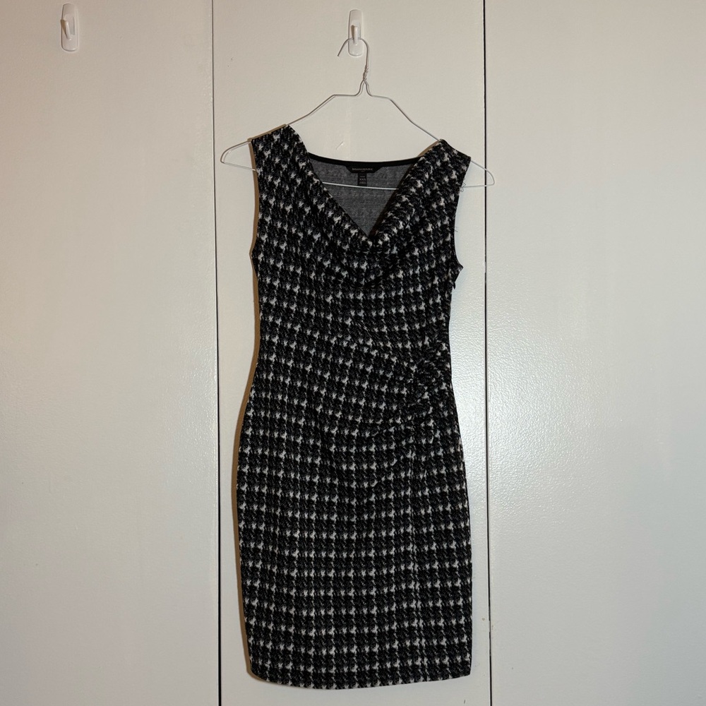 NEW | Banana Republic Black & White Houndstooth Ruched Soft Fabric Sheath Dress